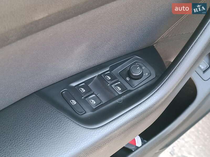 Седан Volkswagen Passat 2015 в Харькове