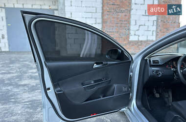 Універсал Volkswagen Passat 2010 в 