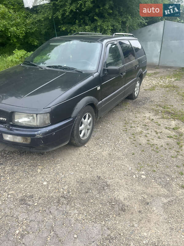 Универсал Volkswagen Passat 1990 в Мостиске