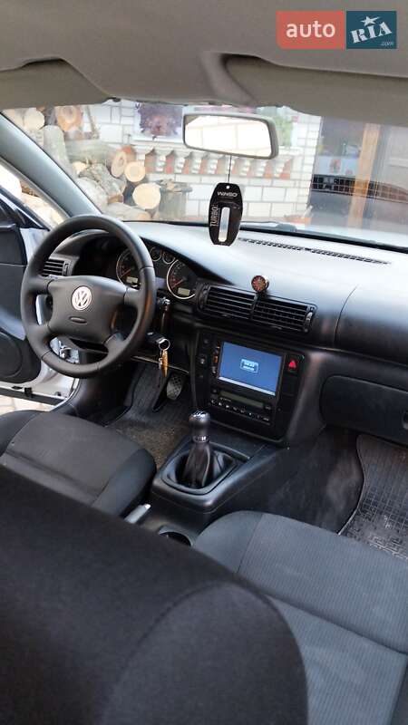 Седан Volkswagen Passat 2001 в Тульчине