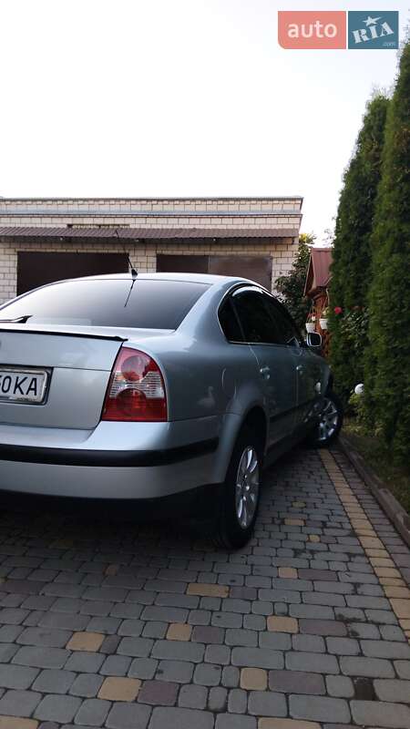 Седан Volkswagen Passat 2001 в Тульчине