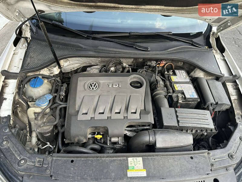 Седан Volkswagen Passat 2013 в Киеве