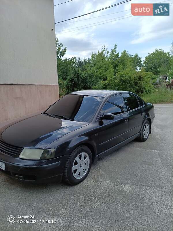 Седан Volkswagen Passat 2000 в 