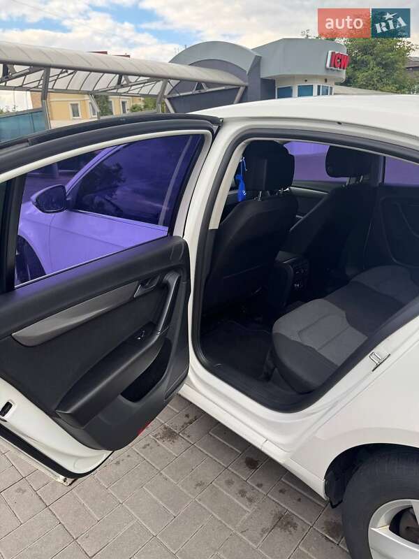 Седан Volkswagen Passat 2013 в Києві фото 9 Седан Volkswagen Passat 2013 в Києві