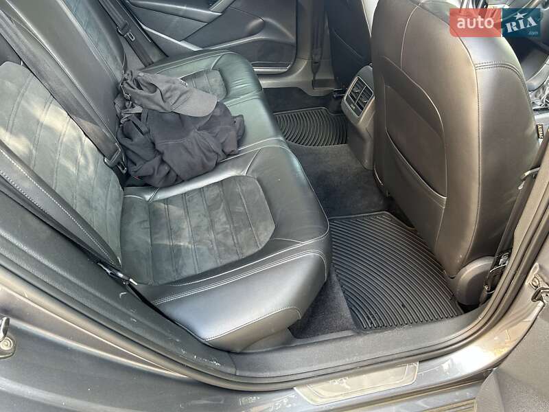 Седан Volkswagen Passat 2013 в Запорожье