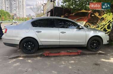 Седан Volkswagen Passat 2006 в Києві