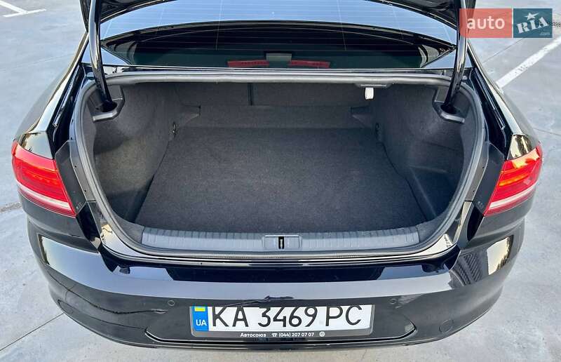 Седан Volkswagen Passat 2019 в Киеве