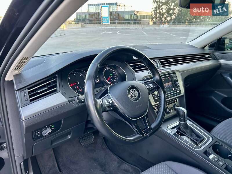 Седан Volkswagen Passat 2019 в Киеве
