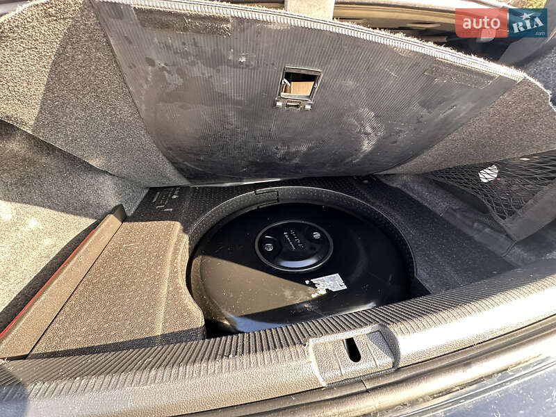 Седан Volkswagen Passat 2013 в Києві