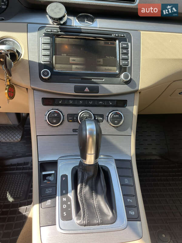 Универсал Volkswagen Passat 2014 в Киеве