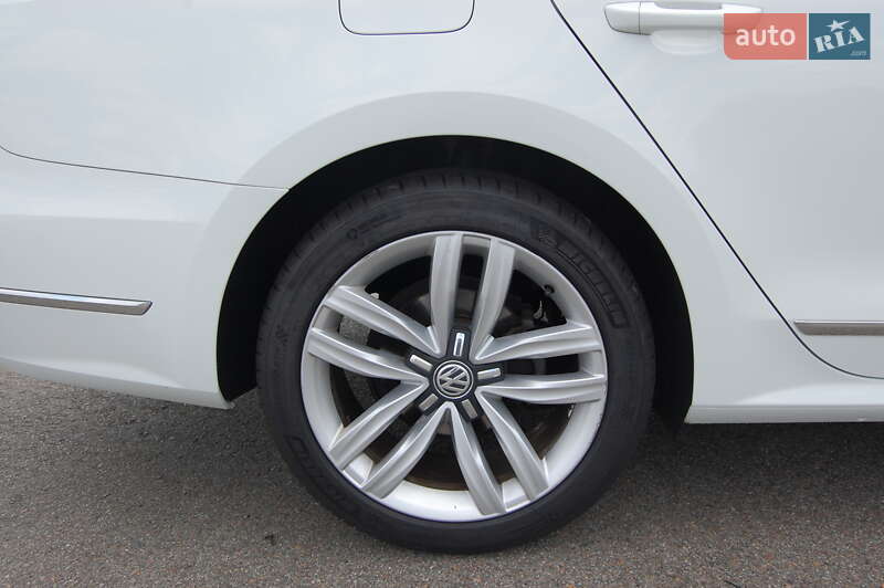 Седан Volkswagen Passat 2015 в Києві