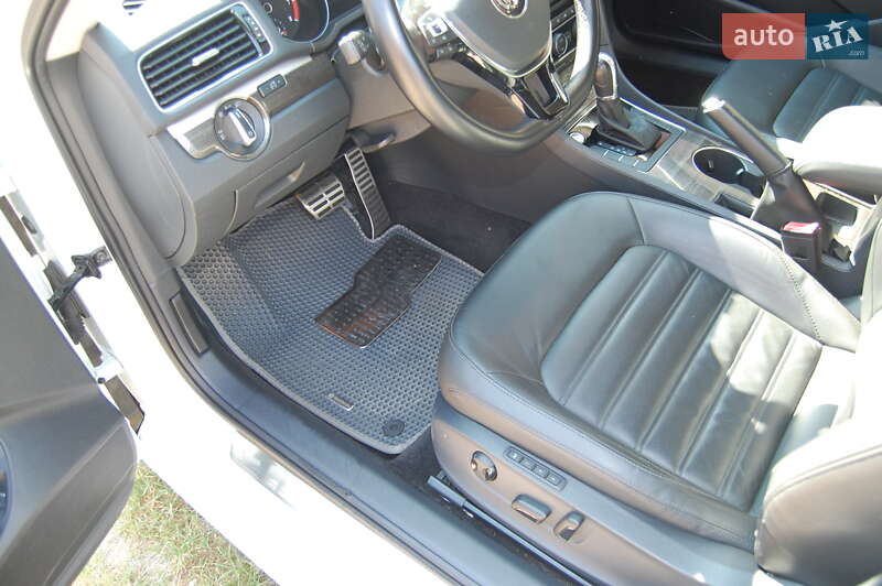 Седан Volkswagen Passat 2015 в Києві