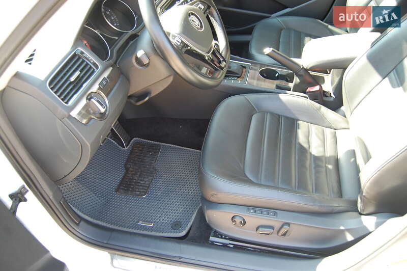 Седан Volkswagen Passat 2015 в Києві