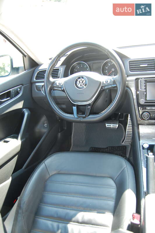 Седан Volkswagen Passat 2015 в Києві