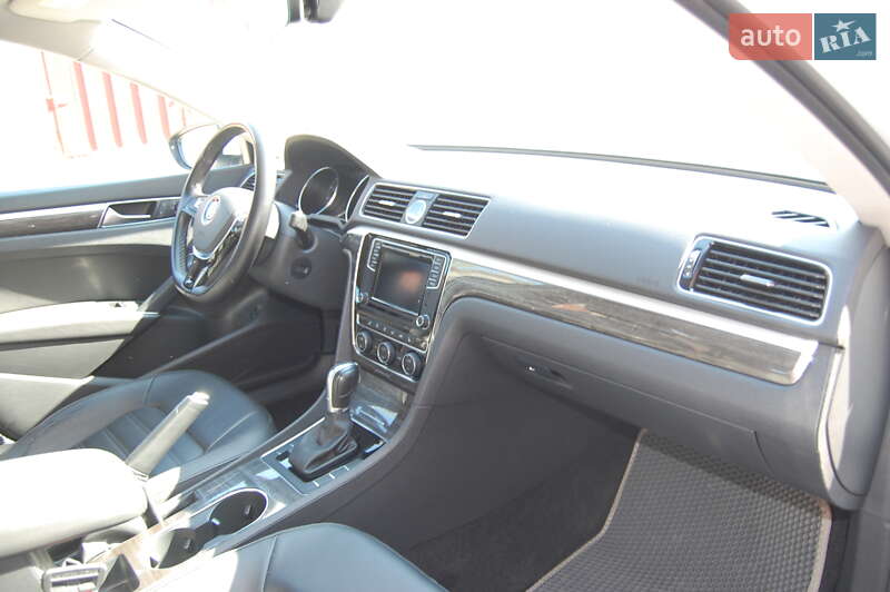 Седан Volkswagen Passat 2015 в Києві