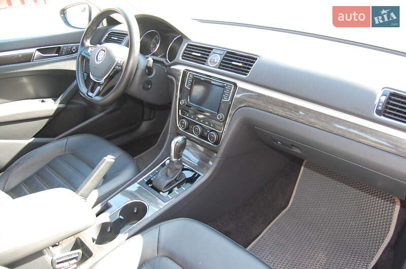 Седан Volkswagen Passat 2015 в Києві