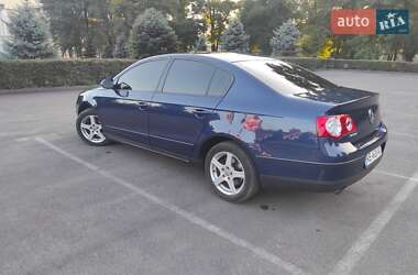 Седан Volkswagen Passat 2005 в Каменском