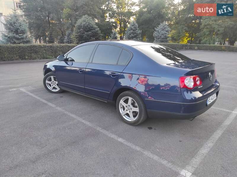 Седан Volkswagen Passat 2005 в Каменском