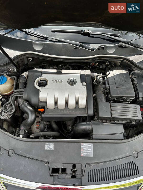 Універсал Volkswagen Passat 2005 в Житомирі