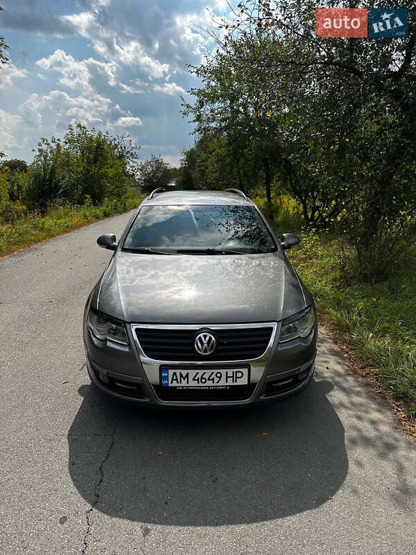 Універсал Volkswagen Passat 2005 в Житомирі
