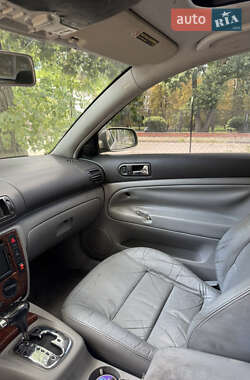 Седан Volkswagen Passat 2001 в 