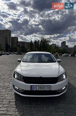 Седан Volkswagen Passat 2013 в Харкові