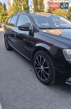 Універсал Volkswagen Passat 2011 в 