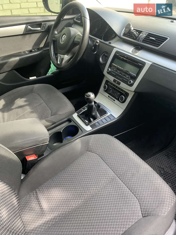 Седан Volkswagen Passat 2011 в Ахтырке