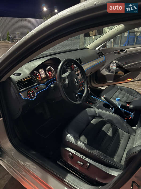 Седан Volkswagen Passat 2012 в Фастове