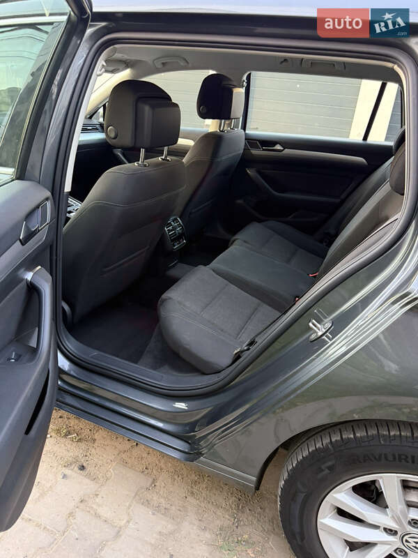 Универсал Volkswagen Passat 2015 в Черновцах