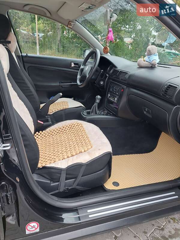 Седан Volkswagen Passat 2003 в Чернівцях