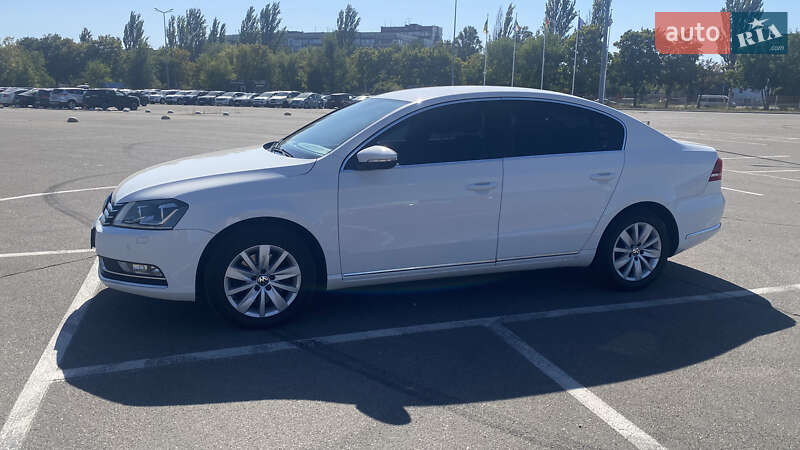 Седан Volkswagen Passat 2013 в Днепре