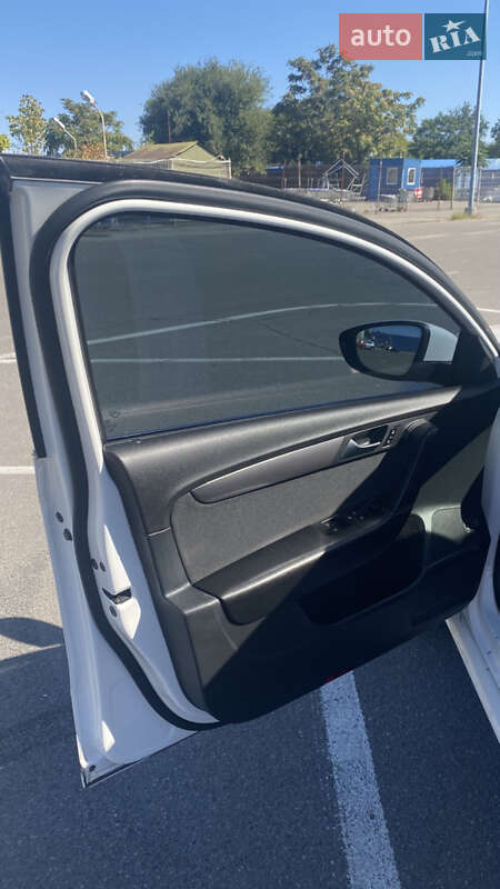 Седан Volkswagen Passat 2013 в Днепре