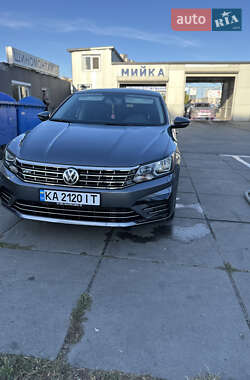 Седан Volkswagen Passat 2018 в Києві