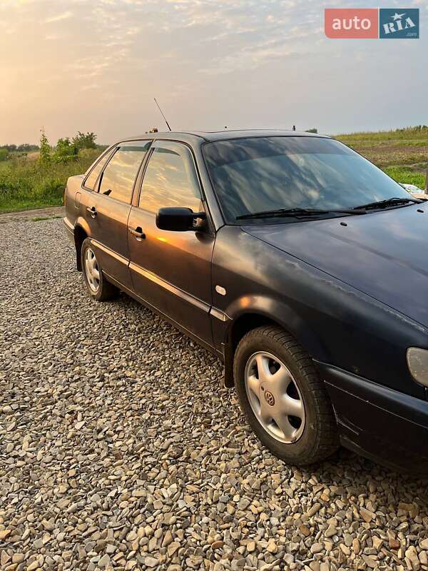 Седан Volkswagen Passat 1994 в Самборі
