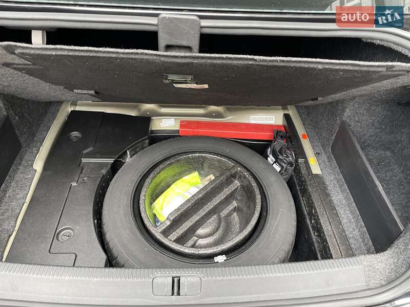 Седан Volkswagen Passat 2010 в Києві