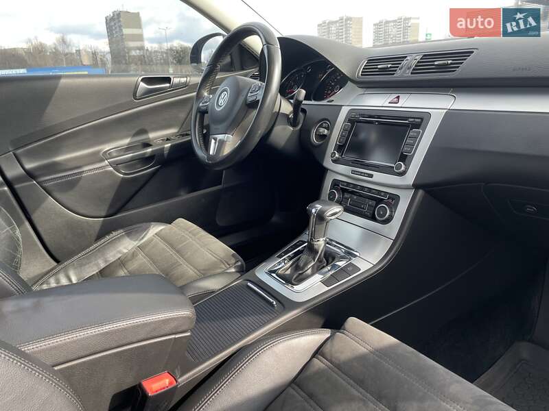 Седан Volkswagen Passat 2010 в Києві