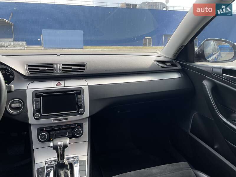 Седан Volkswagen Passat 2010 в Києві