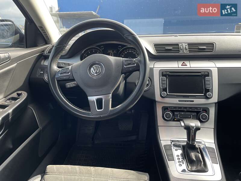 Седан Volkswagen Passat 2010 в Києві