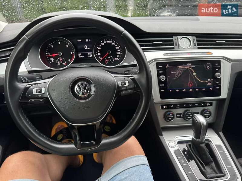 Универсал Volkswagen Passat 2019 в Ужгороде