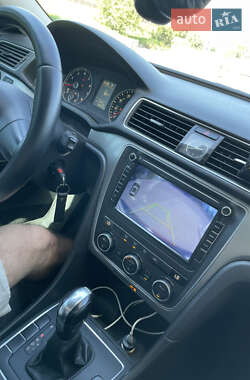 Седан Volkswagen Passat 2011 в 