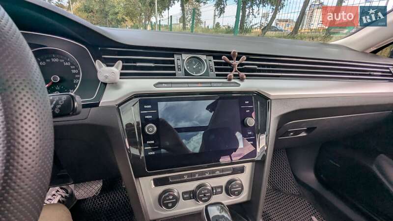 Универсал Volkswagen Passat 2015 в Киеве