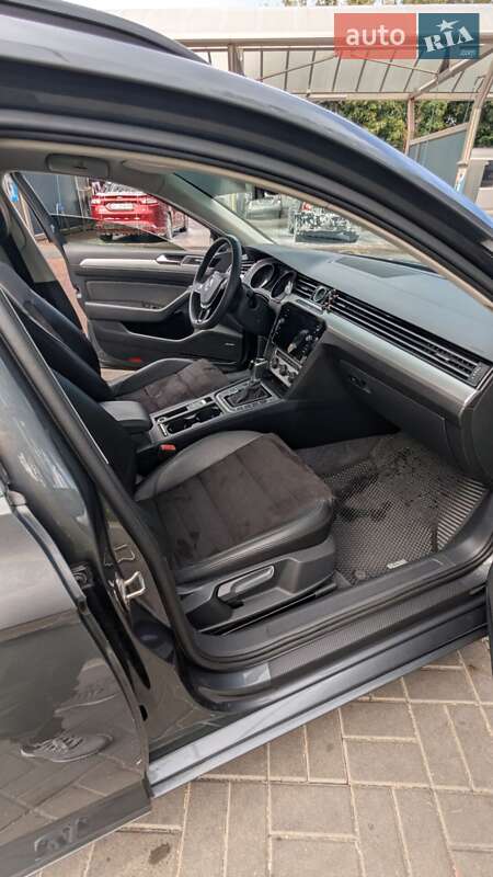 Универсал Volkswagen Passat 2015 в Киеве