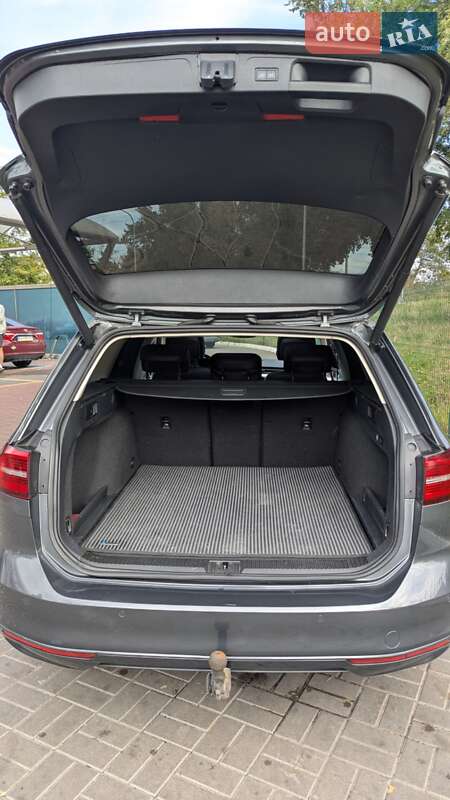 Универсал Volkswagen Passat 2015 в Киеве