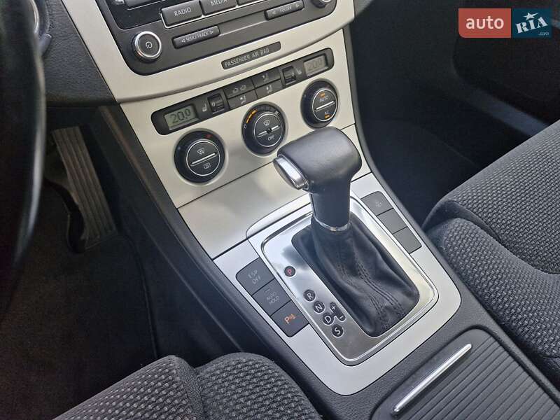 Універсал Volkswagen Passat 2009 в Миколаєві