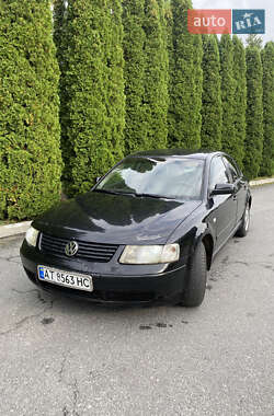 Седан Volkswagen Passat 1998 в Зборові