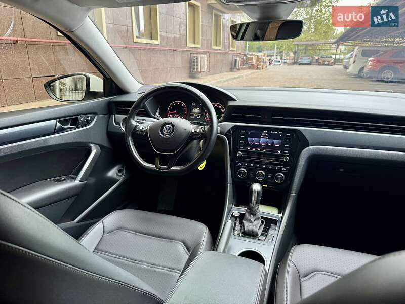 Седан Volkswagen Passat 2020 в Одессе