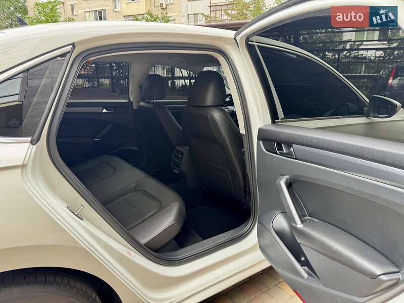 Седан Volkswagen Passat 2020 в Одессе
