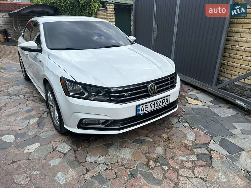 Седан Volkswagen Passat 2016 в Дніпрі