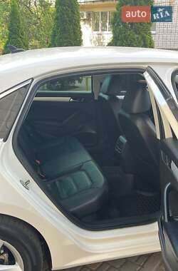 Седан Volkswagen Passat 2012 в 